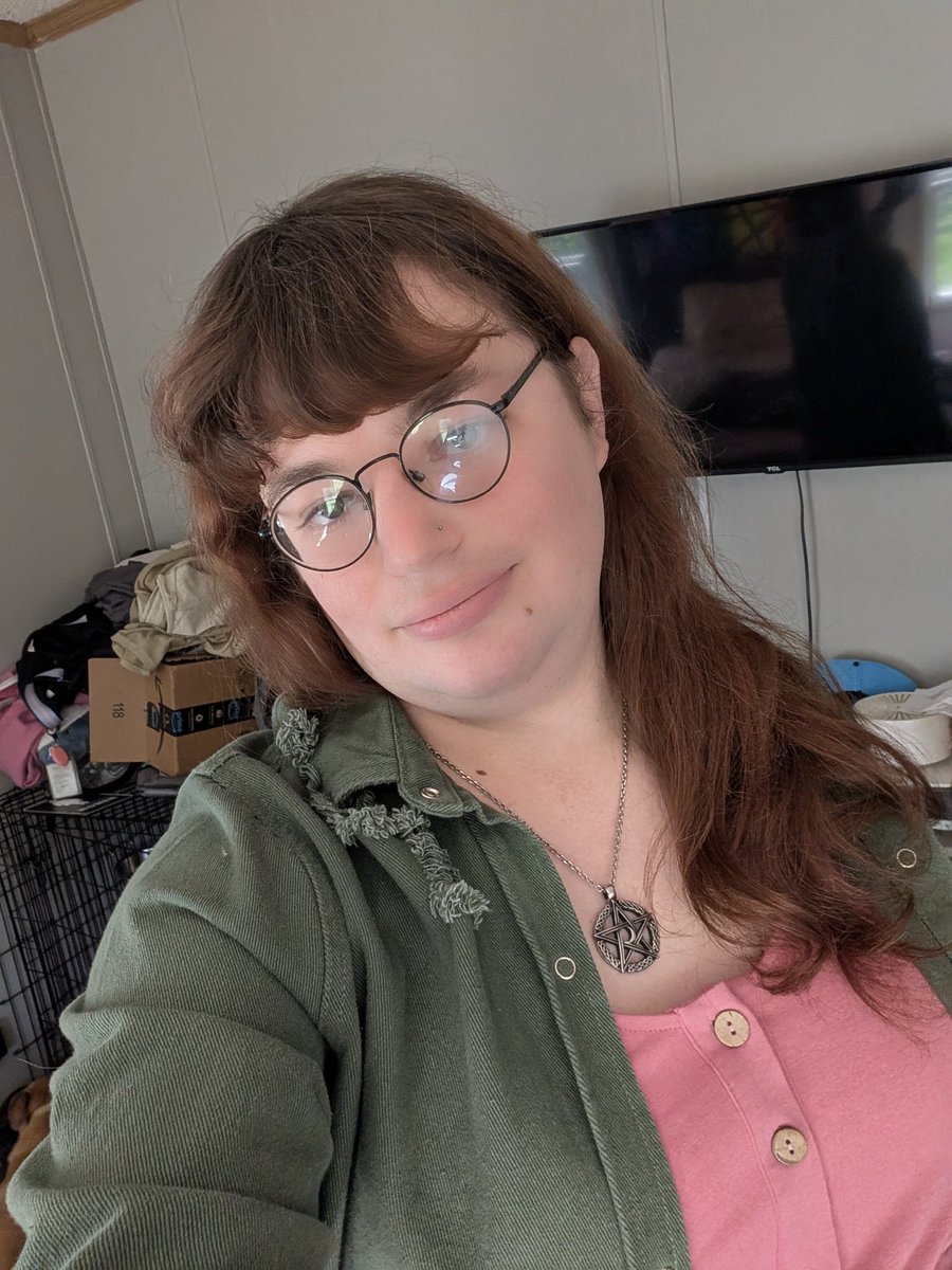 Chelli3VR's tweet image. Mall date fit!