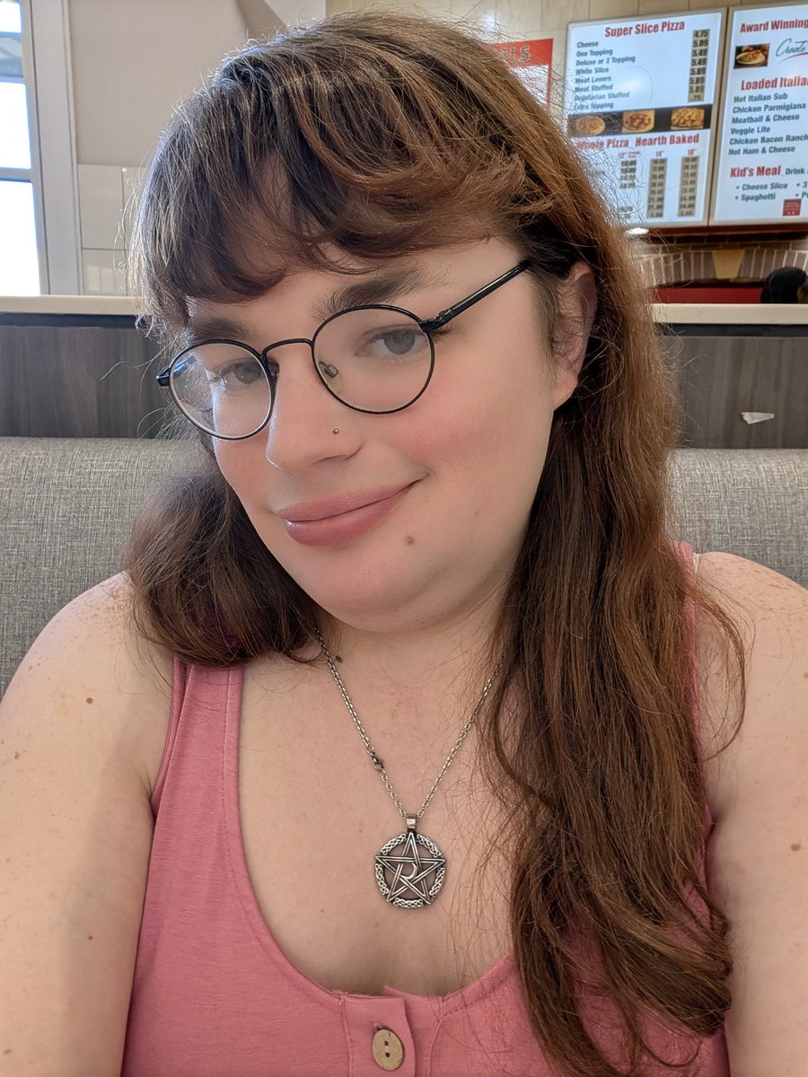 Chelli3VR's tweet image. Mall date fit!