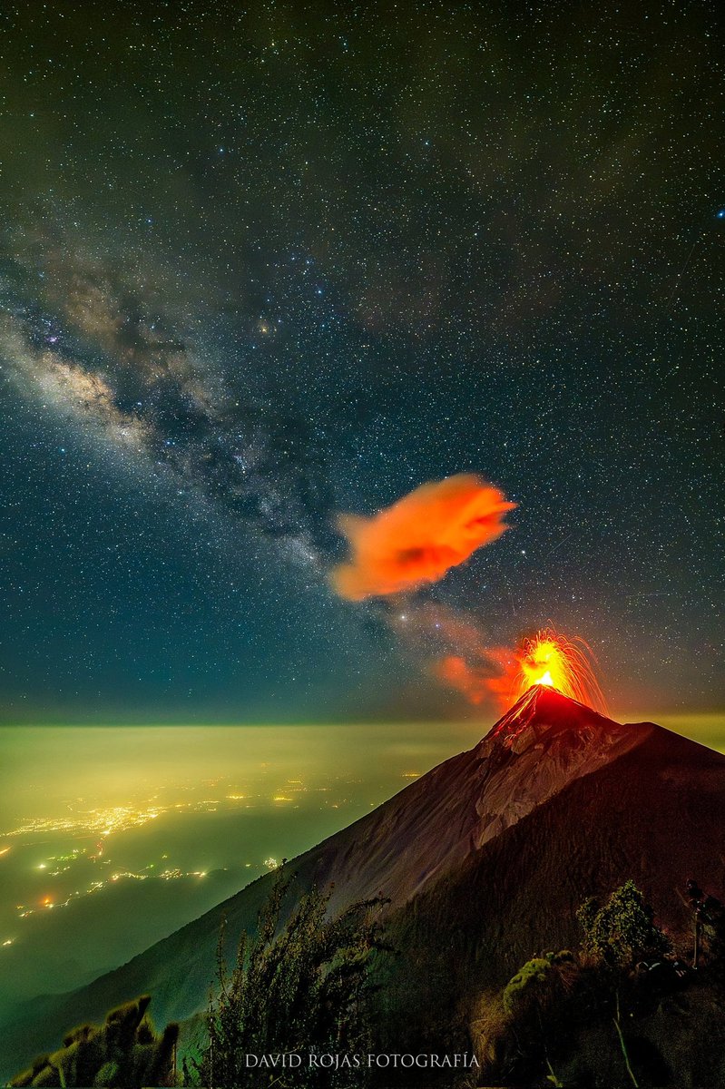 DavidRojasGt's tweet photo. Volcán de Fuego y la vía láctea.
Una más desde el campamento en volcán Acatenango.
#Guatemala https://t.co/idwINgnukr