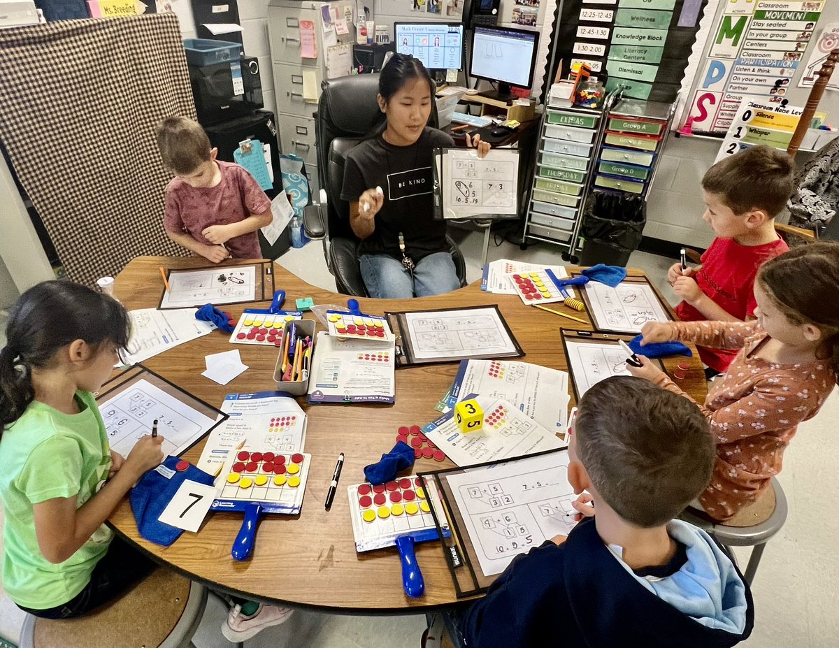 CarlenaSheeran's tweet photo. Wednesdays are great days for very focused and intentional math instruction that involves hands-on activities, tools/manipulatives &amp; turn/talk opportunities to explain their reasoning @HeartlandES!👫🏽 Curriculum Associates #HCSDifferenceMakers #Math #FoundationalNumeracy https://t.co/5CKfuu93yK