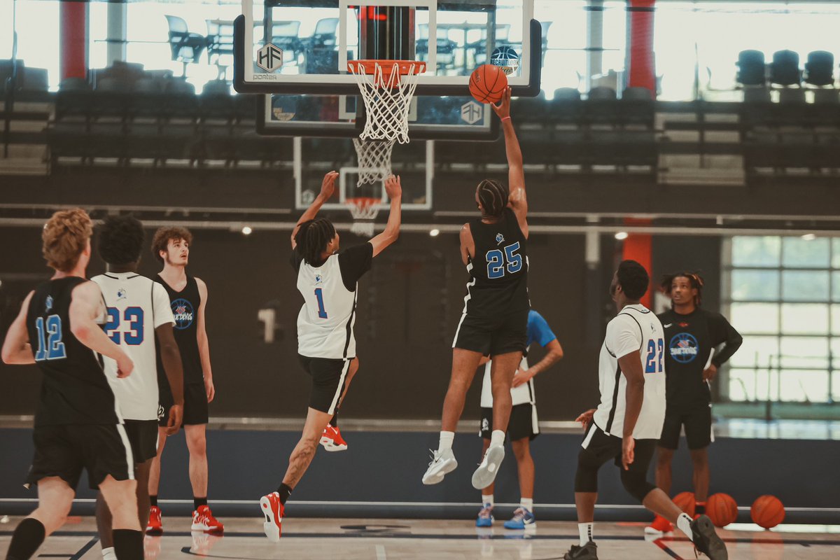 KCK_MBB's tweet photo. Day 1 in the 📚 ⏳ https://t.co/SmAESEwXDt