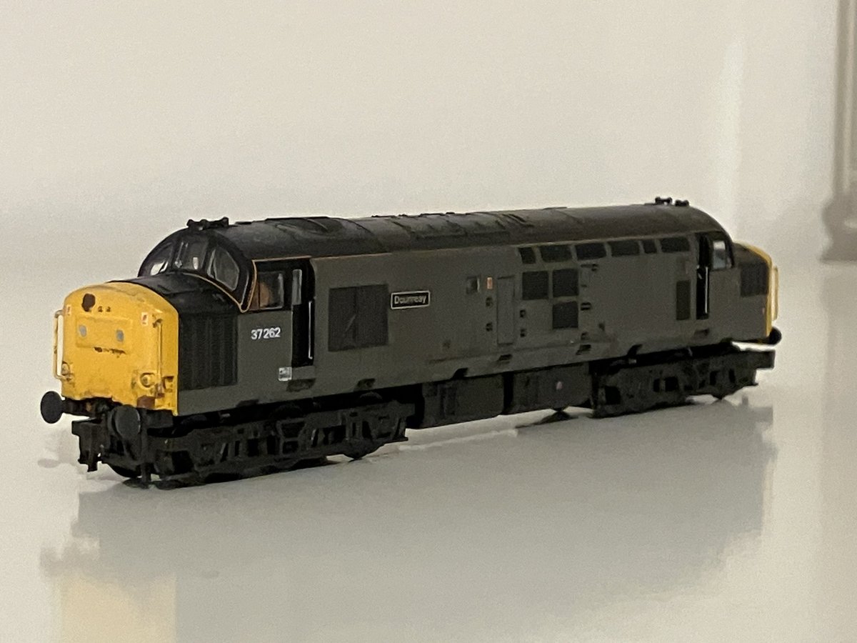 PannierProblem's tweet photo. A quick Farish 37 bodge, 37262 ‘Dounreay’ - Originally 37142 but renumbered with railtec transfers and fox nameplates, OLEO buffers fitted at one end as per the prototype and a driver from ModelU.

Still needs a few bits doing, but it’s mostly done! https://t.co/4SoGP5KNpy