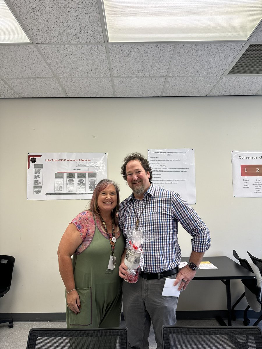 LTISDSpecSvcs's tweet image. So proud of Special Services Coordinator, @brooktroberts of the LT High5 award!  This award recognizes outstanding employees in our district.  Thanks for all your hard work and support of all students! @ltisdschools