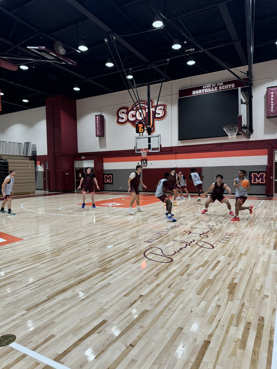 Champions don’t negotiate with their standards.   
The standard isn’t about being great when it’s convenient—it’s about being great when it’s not.  
Because at the end of the day, there’s no room at the top for anyone who picks comfort over consistency.
Work ✅
🏀RepTheM🏀