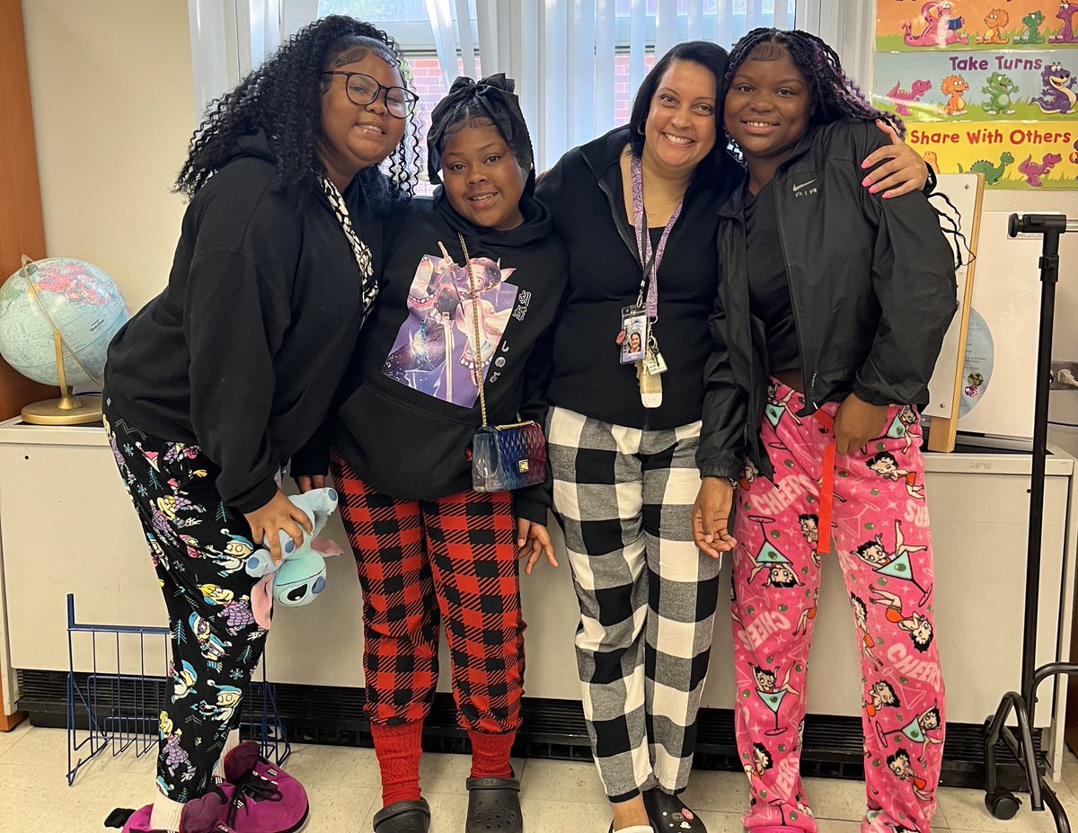 DukeEllingtonB1's tweet image. Check out a few snapshots of our students and staff rocking their comfy pajamas and house shoes for Spirit Week! 🎉 Today we celebrate Count Day with style and school spirit. 🙌 #CountDay #SpiritWeek #DPSCD