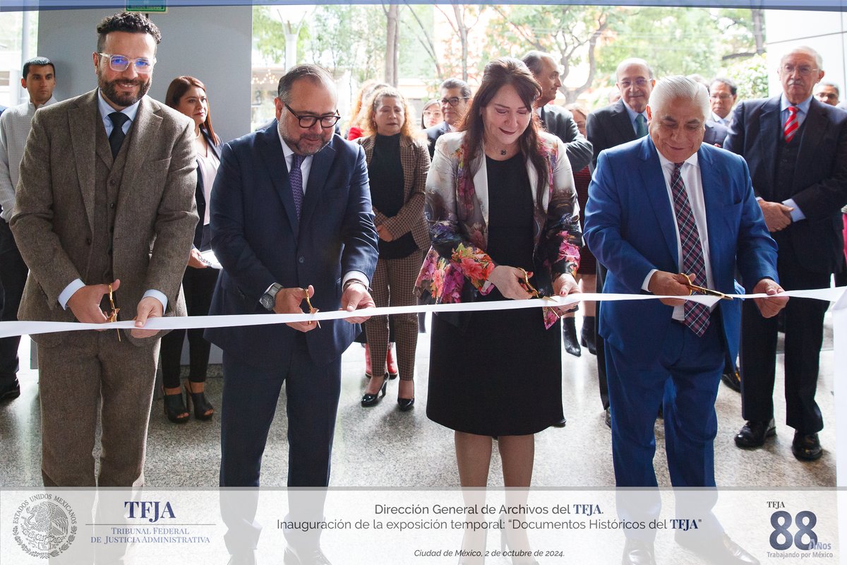 El Magistrado Presidente del TFJA, Guillermo Valls Esponda, inauguró la exhibición "Documentos Históricos del #TFJA", junto a la Presidenta y Presidentes de las Secciones de la Sala Superior, acompañados por Magistradas y Magistrados de Sala Superior, JGA y Salas Metropolitanas.