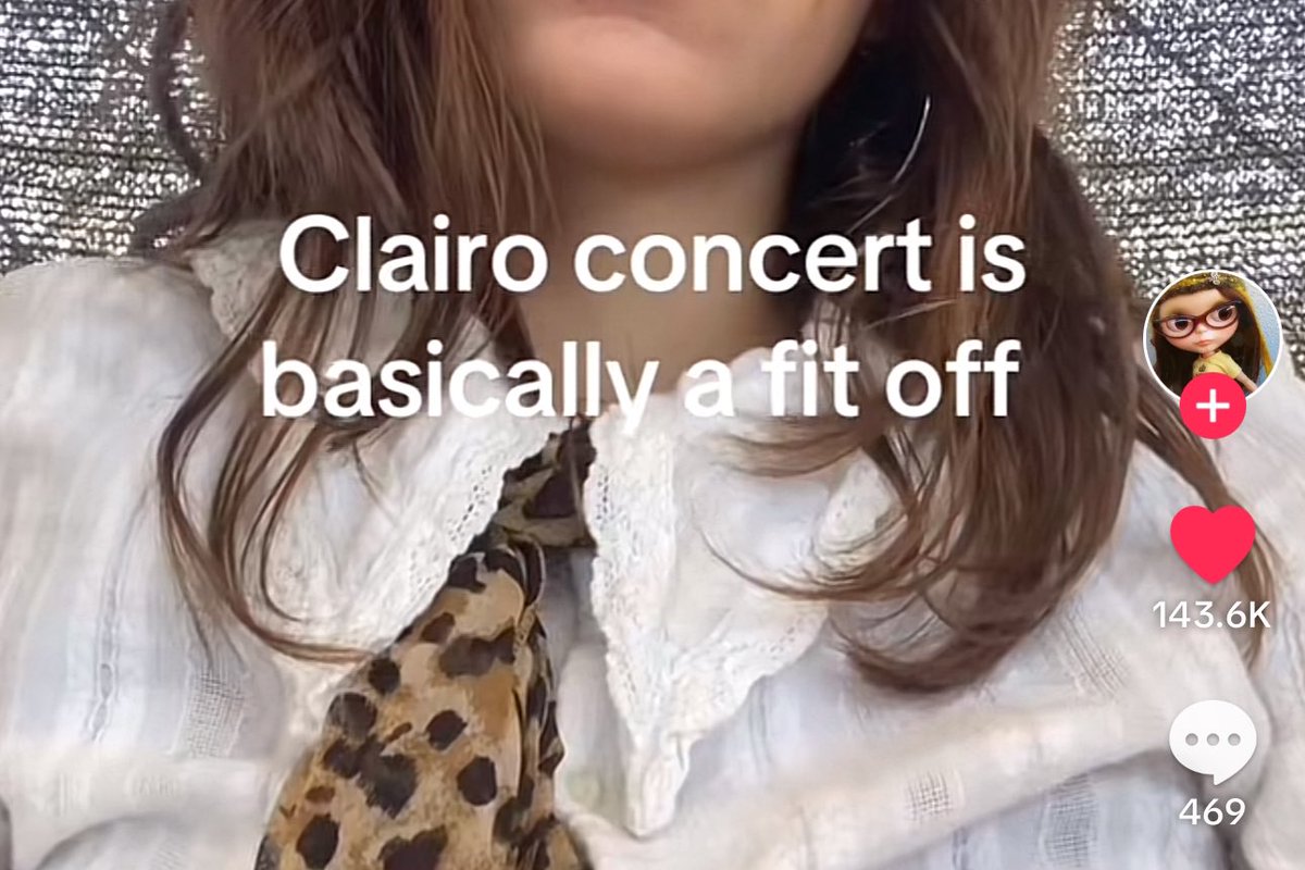 raspberhrriies's tweet photo. a clairo concert is a cool people convention https://t.co/ClHNBrPa94
