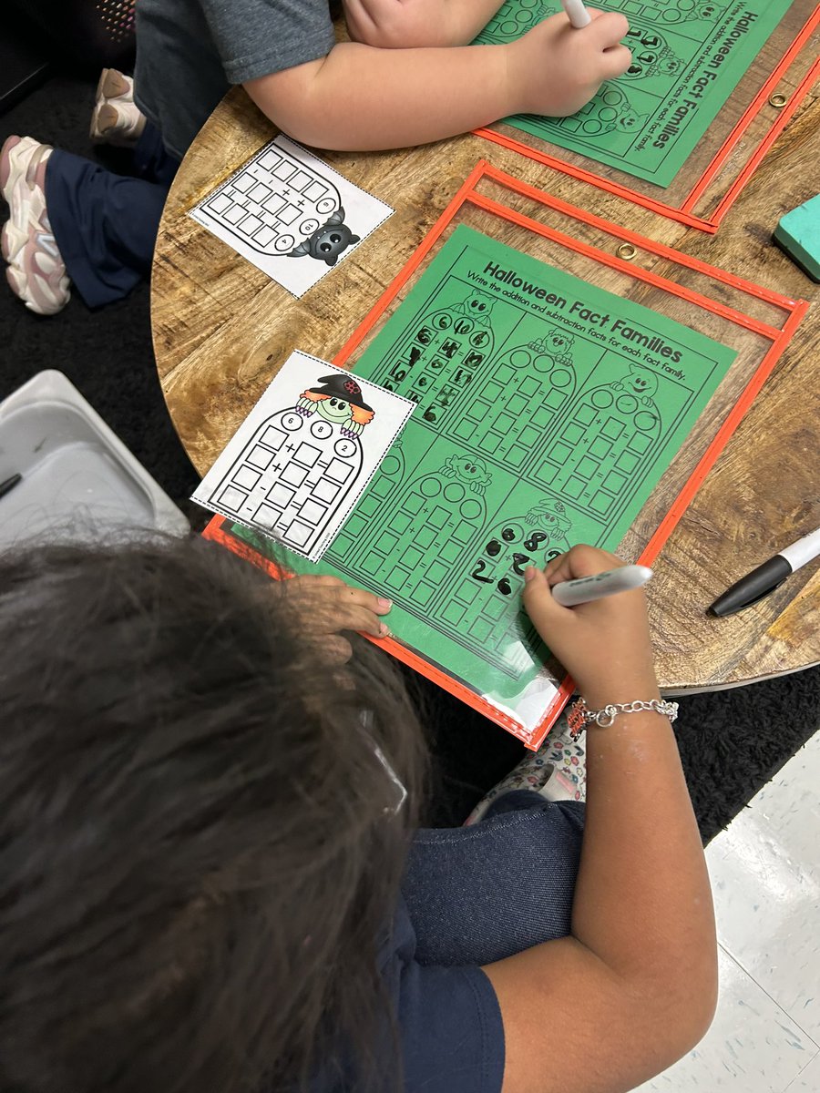 LaceyDye22's tweet photo. Mathematicians hard at work ! 
➕🎃
@NISDEsparza @NISDElemMath https://t.co/OdOGuwviQT