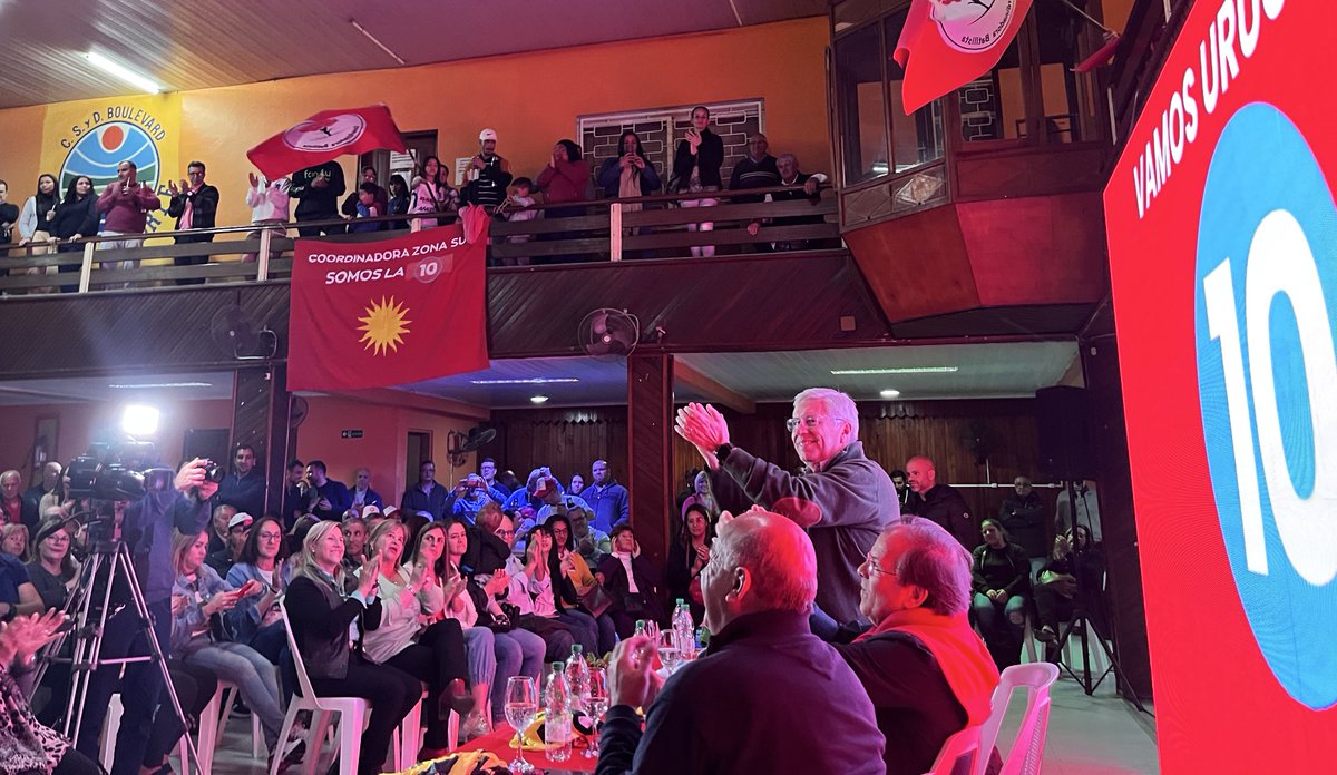 Tabareviera's tweet photo. Un Multitudinario Plenario en #Rivera. #ElMejorSenado @PedroBordaberry 
Cada vez que vengo a mi departamento me llena de entusiasmo. 
Hoy, más que nunca, siento el orgullo de ser parte de este gran equipo que lucha con el corazón por nuestro departamento. Cada rincón de nuestra tierra lleva en su esencia la historia de quienes creemos en un futuro mejor. ¡Vamos juntos, por lo que soñamos y por lo que merecemos! ¡Vamos Uruguay! 🔟🇺🇾