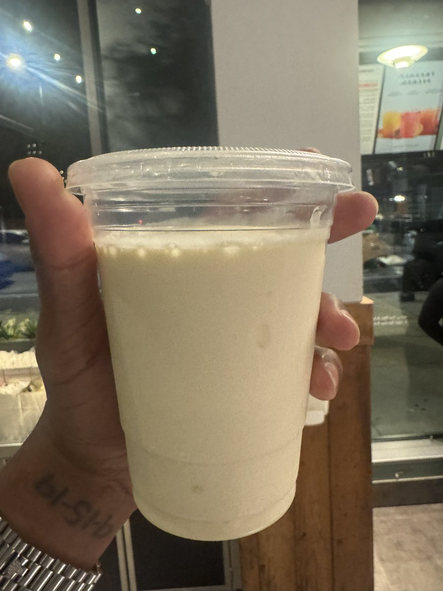chinkdabarber's tweet photo. @shakeshack So this the new policy only fill the shakes to this line WOW !!! https://t.co/ZQ1eDA1iZv