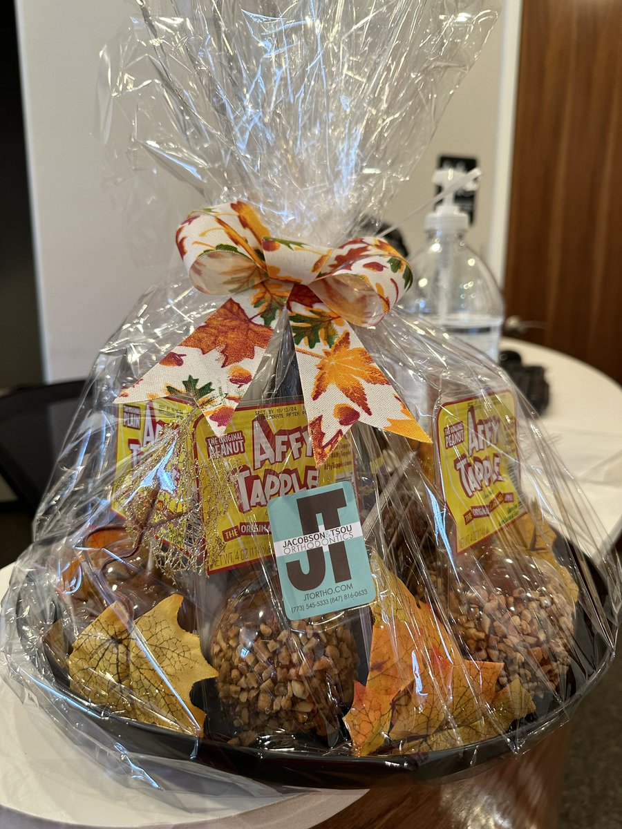 AdinaDemianDMD's tweet photo. Caramel apples at the dentist 🤭😂

Thank you to our referring orthodontics team for new patient referrals and fall treats! 
.
.
.
#hellofall #sweetreat #autumnvibes #chicagoorthodontics #braces #Invisalign #dentalcare #fallsmiles https://t.co/emw9LCsnM8