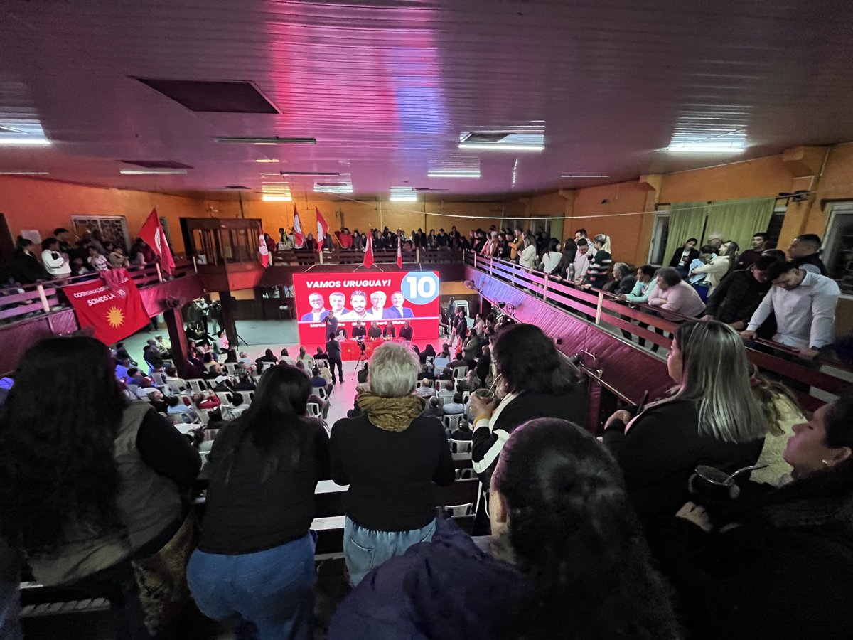 Tabareviera's tweet photo. Un Multitudinario Plenario en #Rivera. #ElMejorSenado @PedroBordaberry 
Cada vez que vengo a mi departamento me llena de entusiasmo. 
Hoy, más que nunca, siento el orgullo de ser parte de este gran equipo que lucha con el corazón por nuestro departamento. Cada rincón de nuestra tierra lleva en su esencia la historia de quienes creemos en un futuro mejor. ¡Vamos juntos, por lo que soñamos y por lo que merecemos! ¡Vamos Uruguay! 🔟🇺🇾