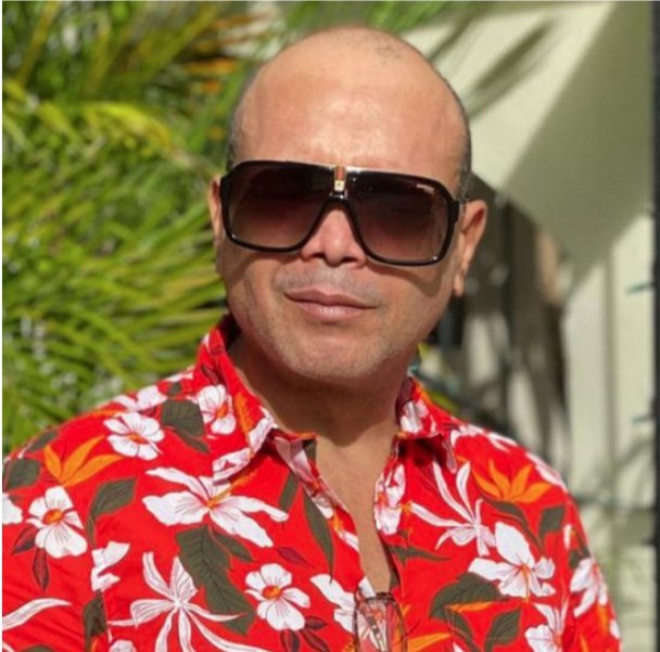 Que Dios te guarde siempre querido Amigo, fuiste genial y núnca esa figura musical tan destacada, entre tu amigos, a los que estabamos en la distancia solo nos decías, "Es un pequeño malestar"...
Sí, sabemos que pequeño era!!!

EPD!!!