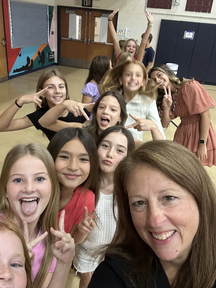 Picture day selfies! Love this class! ⁦<a href="/HaddonSchools/">Haddonfield Schools</a>⁩ ⁦<a href="/CentralES1/">Central ES</a>⁩