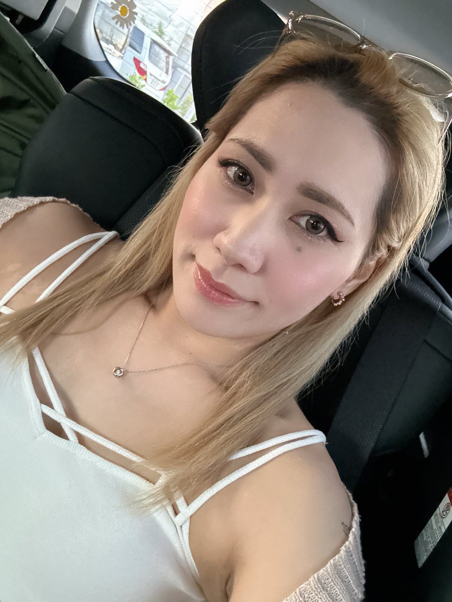 77suiren77's tweet photo. 本日から３日間
ミナミのフィリピンラウンジ
オープンイベントでショーさせてもらいます🇵🇭
よろしくお願いします☺️❣️ https://t.co/chjDcCqm5u