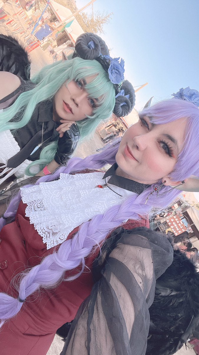 sinnacosplay's tweet photo. NorCal Renfaire this past weekend with @celesteangelcos as her twins from
D&amp;D 👥🖤 https://t.co/WfmVIavOtw