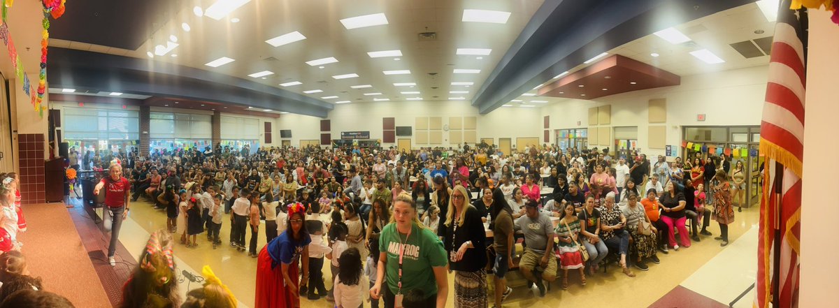 MDM1426's tweet photo. Celebrating with our @Carver_Tigers families and community Hispanic Heritage Month! #Unmatched @GISD4EBs https://t.co/zR2EGO9sBh