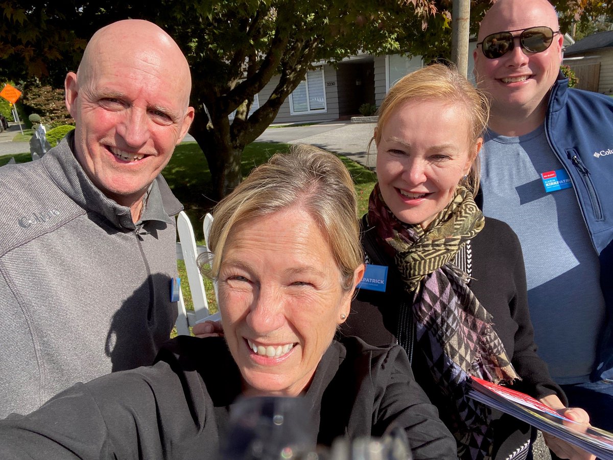 KirkpatrickWVC's tweet photo. Beautiful afternoon to be door knocking and delivering signs in #NorthVan #EdgemontVillage today. ☀️😎🚪👋 https://t.co/ZernFvdz1W