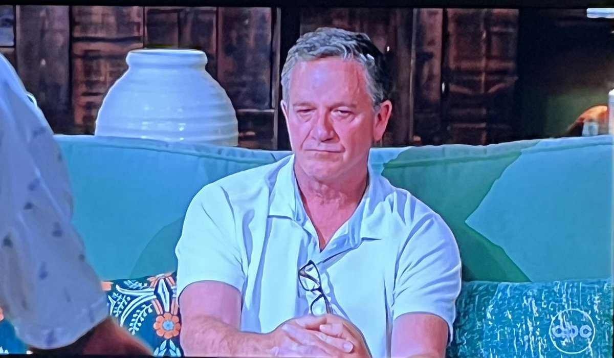 Kim: “Okay guys, I’ve written a song.”
The guys:
#TheGoldenBachelorette