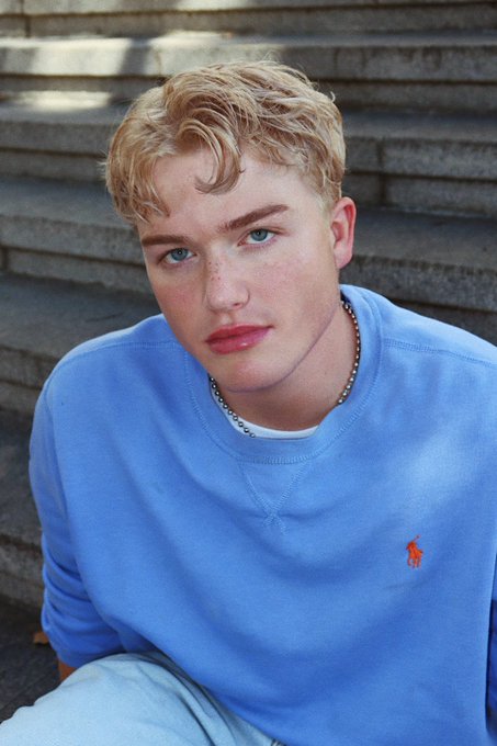 1 pic. baby blue https://t.co/ju1y4f9GbT