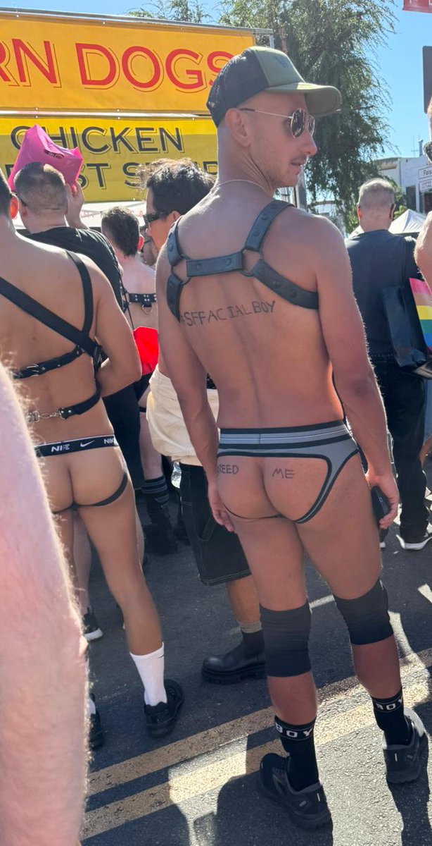 SFFacialBoy's tweet photo. The most action I got all @FolsomStEvents Fair was chowing down on chicken strips π. Love this candid capture from the super sexy @DamienTheVirgo that he sent me via DM earlier. Who says direct marketing doesnβt work?#folsomstreetfair #gaychicken #breedme #seedme #chickenfeedme https://t.co/1ICQb70cxZ