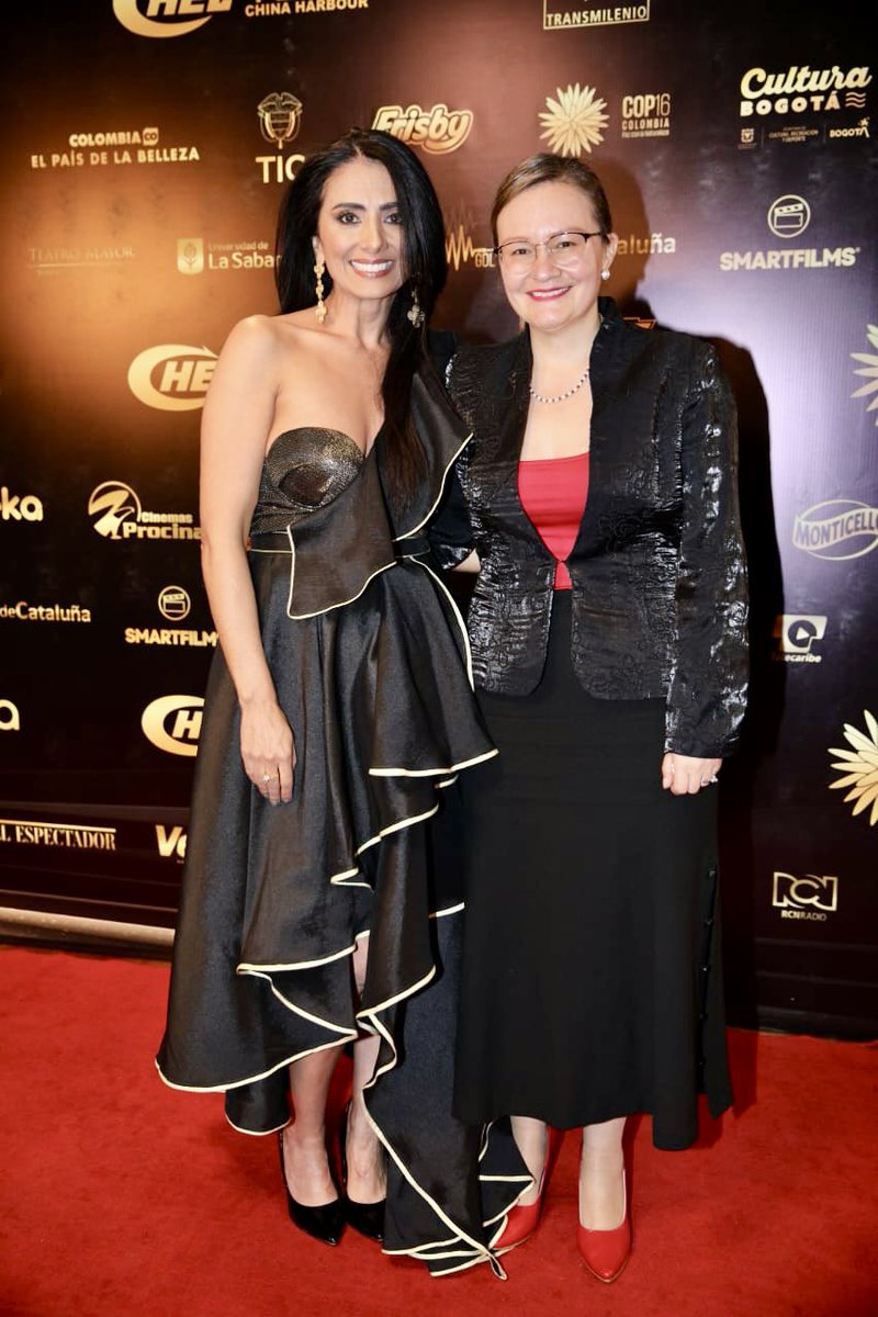 Anoche tuvimos el gusto de acompañar los diez años y la entrega de premios del Smarthfilms festival, un hermoso proyecto que le apuesta a la inclusión, el acceso y la democratización de la cultura en Colombia #YoSoySmarthFilms ❤️‍🔥