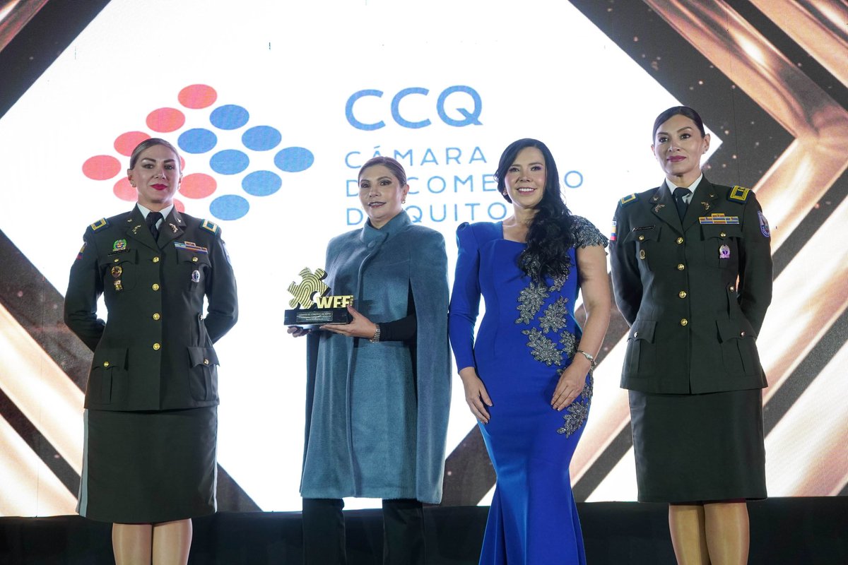 WefEcuador's tweet photo. 👏🏻Gracias a quienes fueron parte de la Gala Awards WEFEcuador. 🇪🇨

👥Juntos, continuamos forjando un camino hacia un futuro más prometedor y lleno de oportunidades.

¡Vamos más alto!
 
Directora: Catalina Cajias
 
#ecuador #Vamosmasalto https://t.co/bfR4jsLXcP
