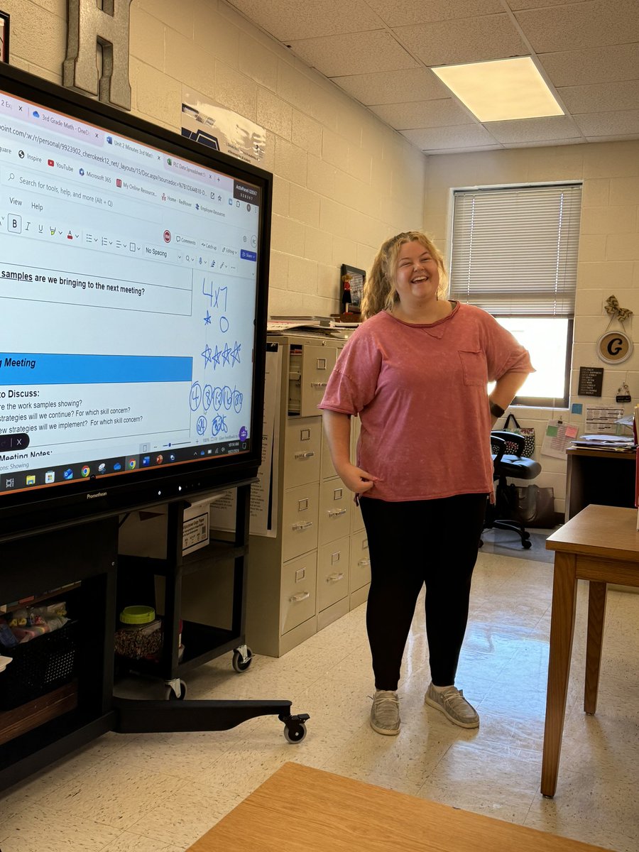 NastasiNews's tweet photo. Modeling a strategy in PLCs is a key component in building a teacher toolkit of strategies! So thankful for Ms. Castagner for demonstrating a strategy that has been highly effective for her scholars. #ElevatingTheExcellenceCCSD #LearningIsAJourney @mscastagner @MRegan0123 @Beth_Coryell @JanetMarotte777
