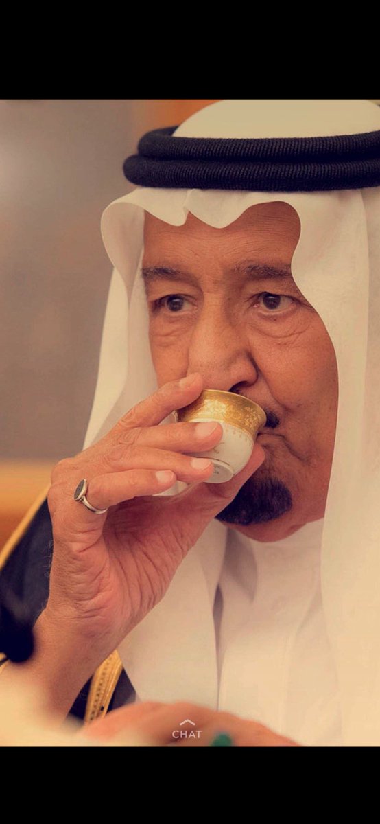 زدني من الكيف واملأ منه فنجاني  
وهاتها قهوة من بن خولان 

واشرب معي يا نديمي إنني رجل 
لا أستسيغ ارتشاف البن  " وحداني"

سمراء مذ أنضجتها النار ما فتئت 
تنفي همومي وتجلو كل أحزاني 

ما إن يدور برأسي طيب نكهتها 
حتى أمازج أشعاري وألحاني 

فنجانها ينتشي في كف شاربه 
فكيف نشوته في