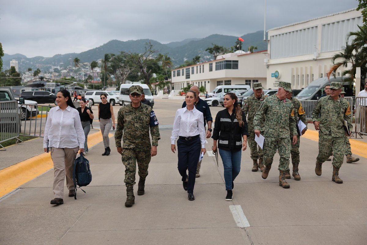 LopezRosemberg's tweet photo. Por el bien de todos #PrimerolosPueblos la #4aTransformacion con sangre nueva y espíritu de lucha nueva y #EsUnHonorEstarConClaudiaHoy @Claudiashein . BRAVO PRESIDENTA  la queremos  #UnChingo https://t.co/J9VtBaMWiS