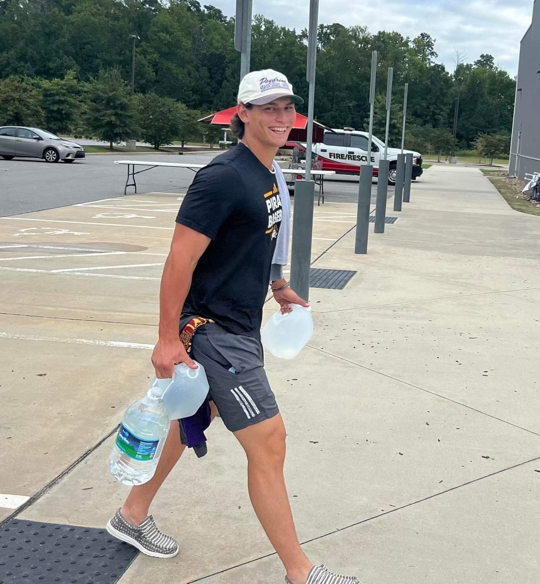 Jungle Tales ECU (@jungletalespod) on Twitter photo .<a href="/ECUBaseball/">ECU Baseball</a> helping get necessities to the folks of Western NC!
#MountainStrong #PrayforWesternNC .<a href="/ECUBaseball/">ECU Baseball</a> helping get necessities to the folks of Western NC!
#MountainStrong #PrayforWesternNC