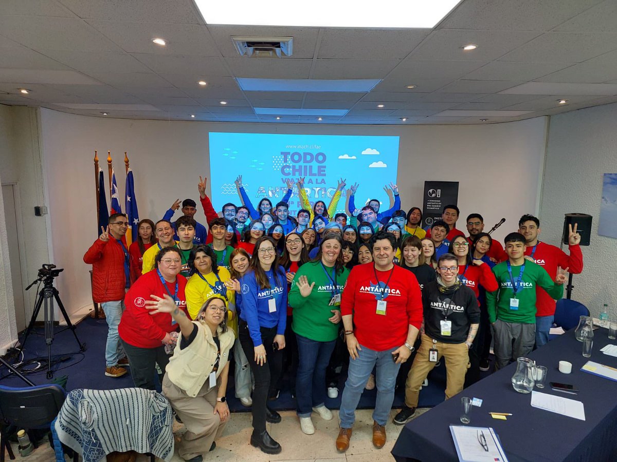 inach_gob's tweet photo. 🇦🇶🇨🇱Día 3 de la Feria Antártica Escolar. Hoy los y las estudiantes presentaron frente al jurado científico 👏🏻👏🏻👏🏻 ¡impecable jornada! https://t.co/g5Fh5gdVYC