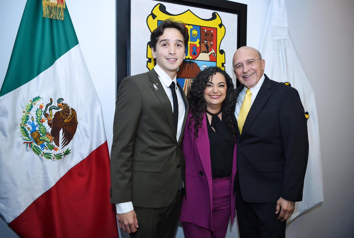 Este día tuve un productivo encuentro con la senadora <a href="/olgapsosa/">Olga Sosa</a> y <a href="/JloeraJuan/">Juan Carlos Loera</a>, presidente de la Comisión de la Frontera Norte. Junto con Enrique Morán, de <a href="/indexnld/">index NLD</a> y <a href="/BlaraMx/">Brandon Lara</a> conocimos las perspectivas y planes del <a href="/GobiernoMX/">Gobierno de México</a> en beneficio de la industria manufacturera 🤝