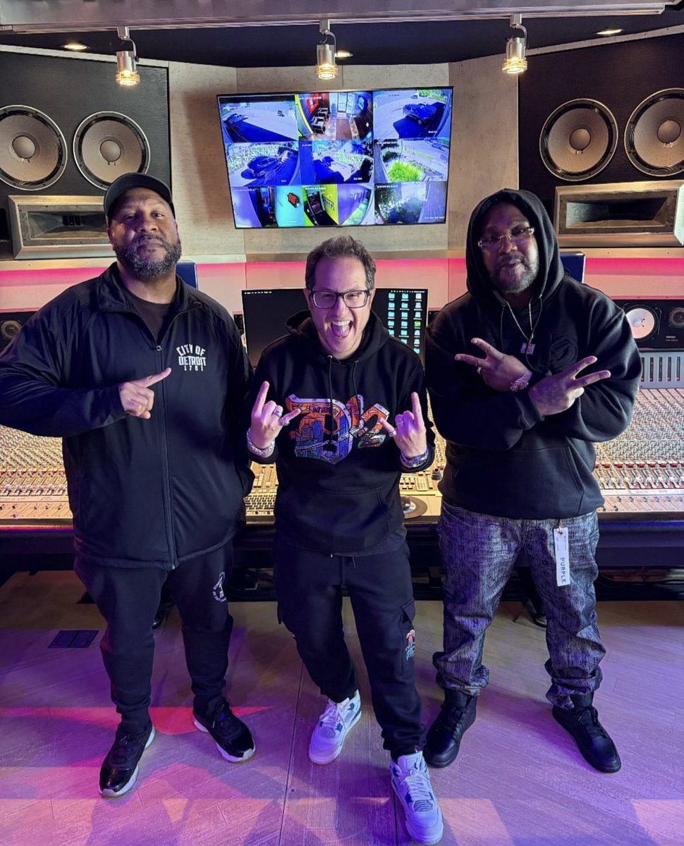 Y’all ain’t ready…. “Dirty Jake” x D12 are in the lab!!!

@d12
@kunivad12 
@mcvayd12 

#D12 #DirtyJake #FBTStudios #Composer #Producer #Engineer #BocaJMusic #BassmentSounds