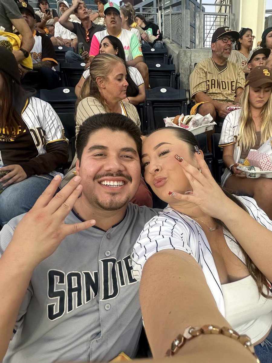 DOPEITSSARAH's tweet photo. 👐🏼👐🏼👐🏼 DUBS #fightforthefaithful 

@omarlopezx https://t.co/QQIpmXUBgC