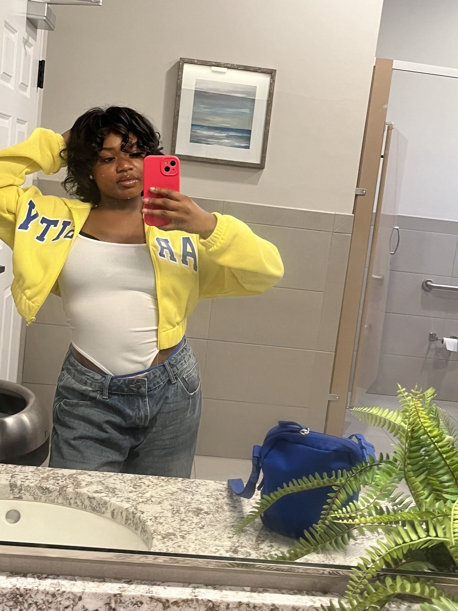 chynaaaadolllll's tweet photo. chyna doll wit a curly bob https://t.co/7D4Hr6leE6