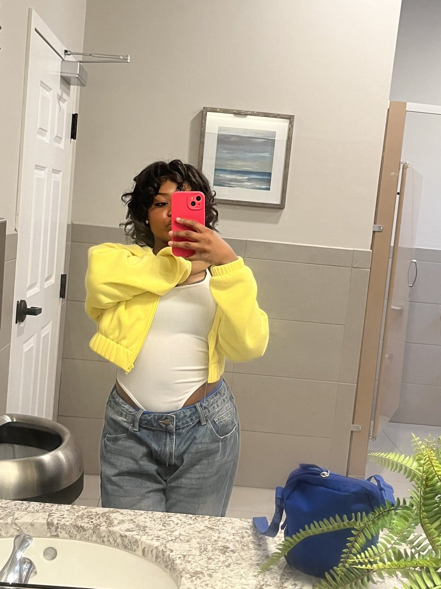 chynaaaadolllll's tweet photo. chyna doll wit a curly bob https://t.co/7D4Hr6leE6