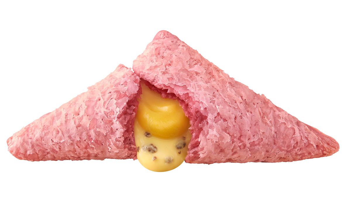 event_checker's tweet photo. 10/9(水)マクドナルドに「三角チョコパイ おいもとキャラメル」新登場。定番人気の「三角チョコパイ 黒」も同時発売。期間限定→https://t.co/wd4eUvSysg https://t.co/bacpvnfEjj