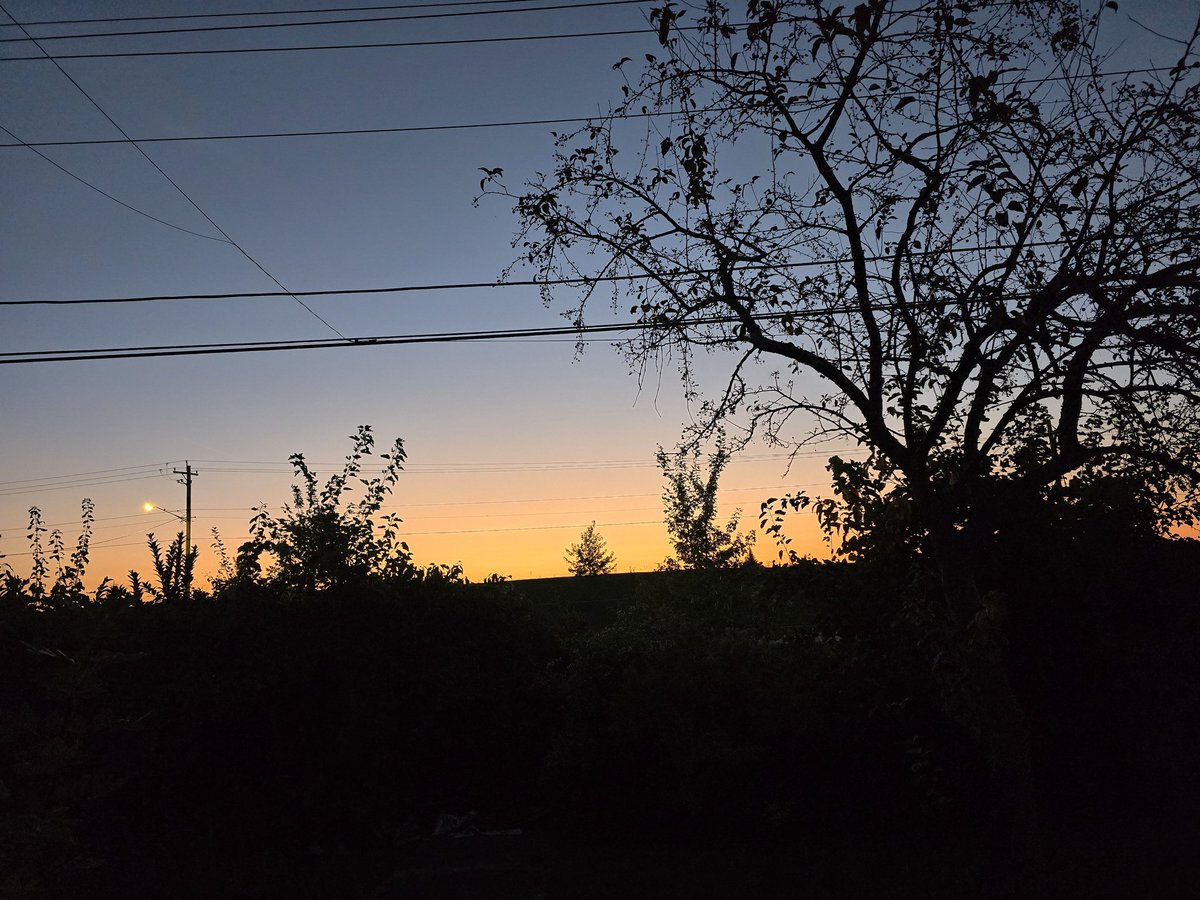 crazydave034's tweet photo. #octobersunset https://t.co/C09kkGgXQM
