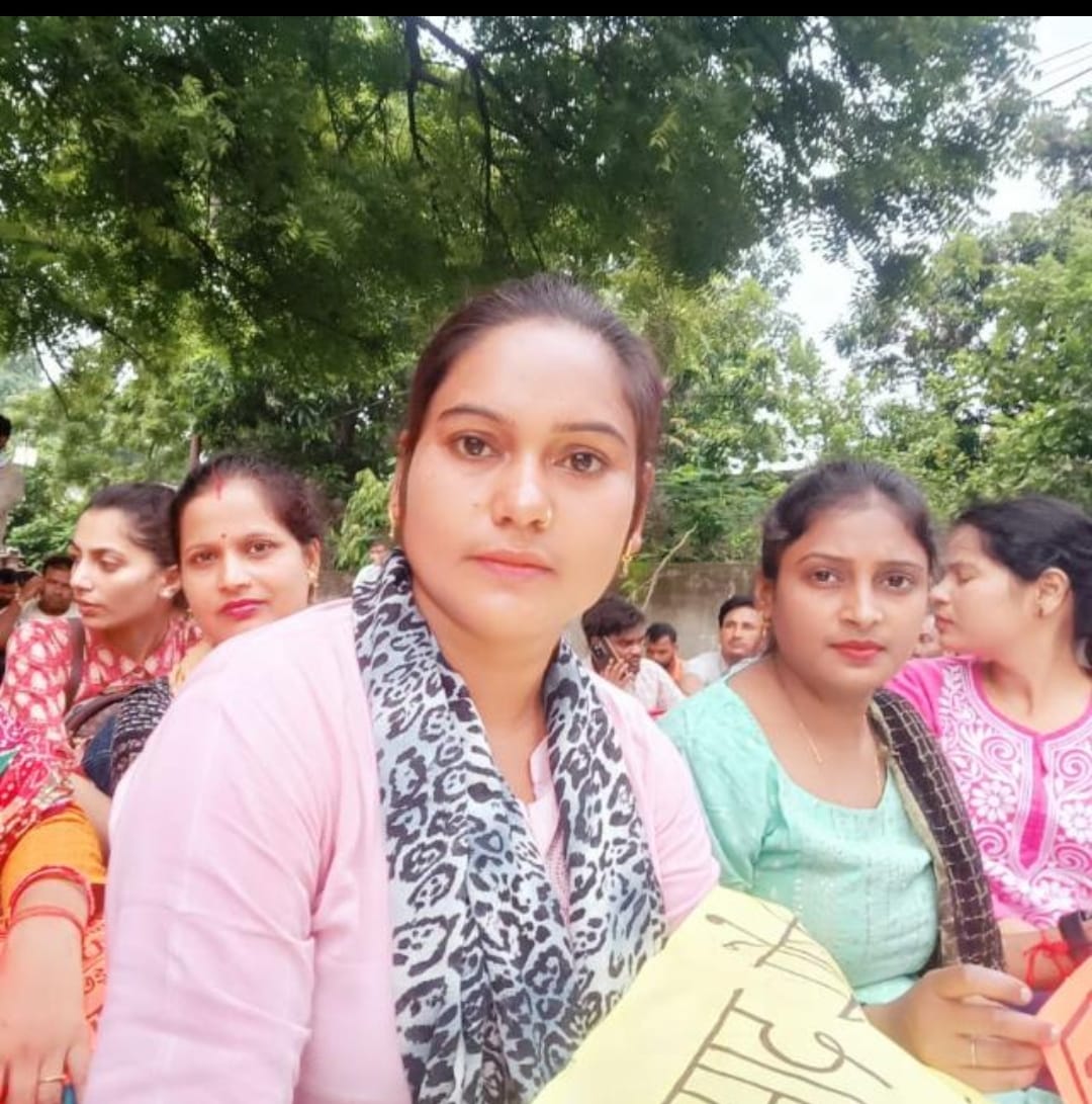 #69000शिक्षकभर्ती_आरक्षण_चोरी
<a href="/myogiadityanath/">Yogi Adityanath</a> जी आप कहते है "कोई भी युवाओं के भविष्य के साथ खिलवाड़ करेगा आप बख्शेंगें नही" फिर यहाँ क्या हुआ,पीड़ित 5वर्षों से अपने अधिकार के लिए लड़ने को मजबूर है!हर जगह से जीते हजारों आरक्षित बच्चों का भविष्य तबाह होने के बाद भी न्याय नही मिला।