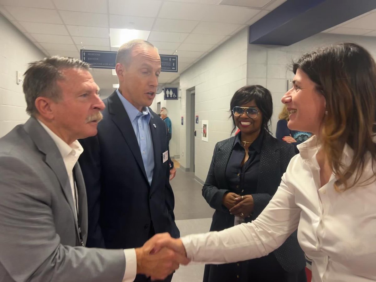 BesaSharrah's tweet photo. Yesterday, I toured the new @TWHS_Cardinals facility. Special thanks to Asst Principal @adrienne_carr for showing me around. I loved the Engineering &amp; STEM Lab for students to grow skills &amp; watched the tail end of the Volleyball team winning their game too!  #SharrahForOhioSenate https://t.co/86wPoHY4WB
