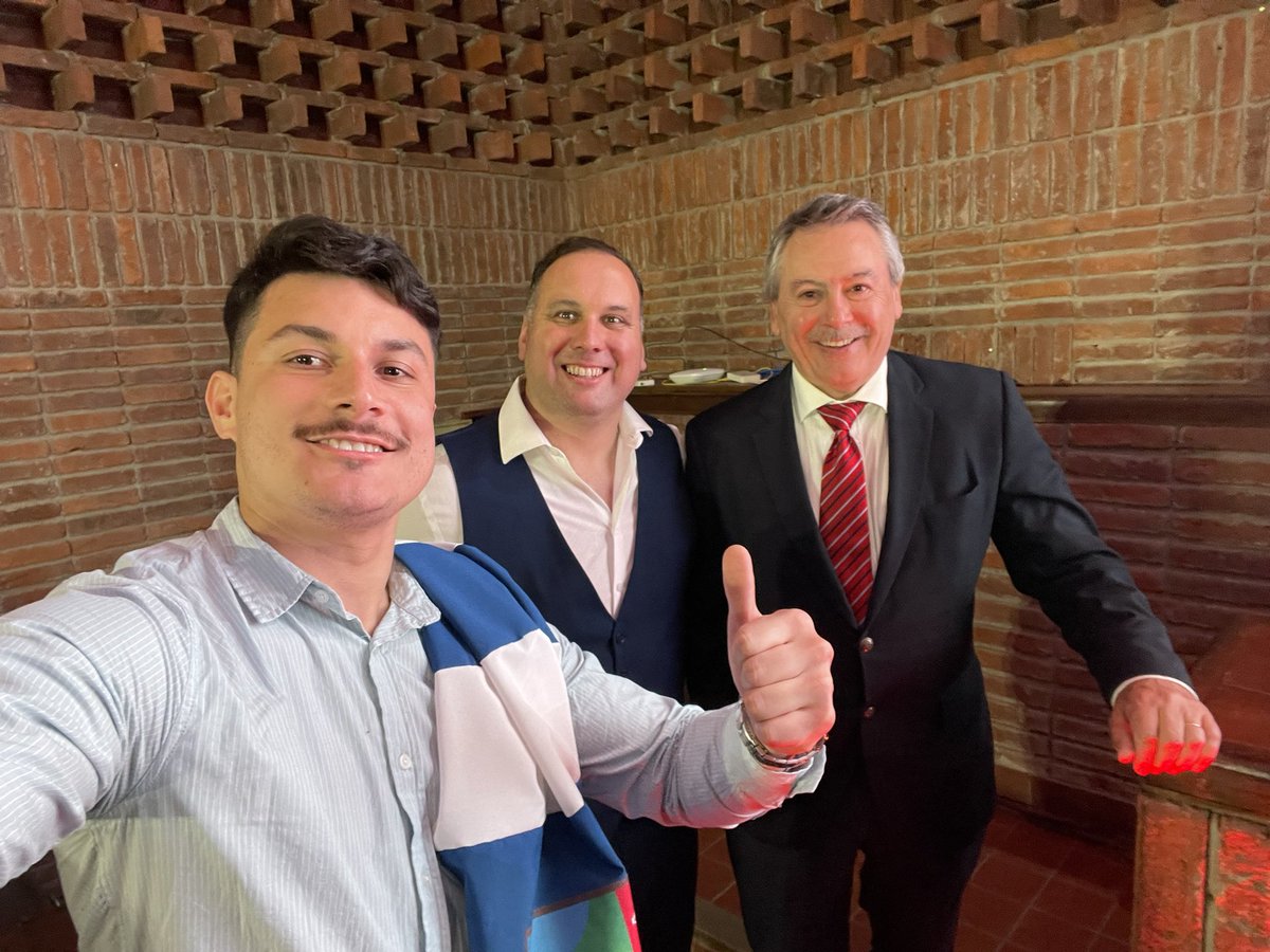 democratas_RIV's tweet photo. ¡LANZAMIENTO #La600!
Rivera presente con nuestro Candidato a diputado y líderes: Oscar Márquez @BrTapiaa18 Guido Machado.
Acompañando a @RobertSilvaUy y su equipo!
#Ojeda600 #LaFornulaParaGanar
@AndresOjedaOk @PartidoColorado
🗳️🚩 https://t.co/8wjbyNmcXQ