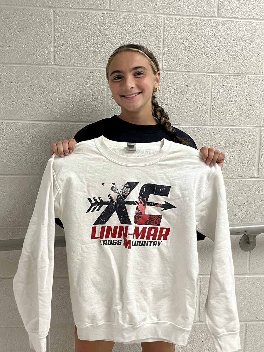 Congratulations to Leah Paulson, our seventh WOW award winner. Leah persevered through a 1,000m repeat workout, ran a career PR, and helped organize our Homecoming float. Way to go, Leah!