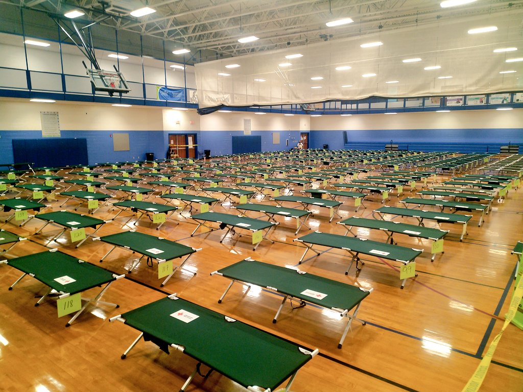 CFP387's tweet image. @RedCross_NC, in association with a number of managing partners, are standing by and ready to welcome up to 175 people tomorrow morning from western NC displaced by hurricane Helene. Today, a crew has been finishing the last preparations inside a gymnasium at the Salisbury YMCA.