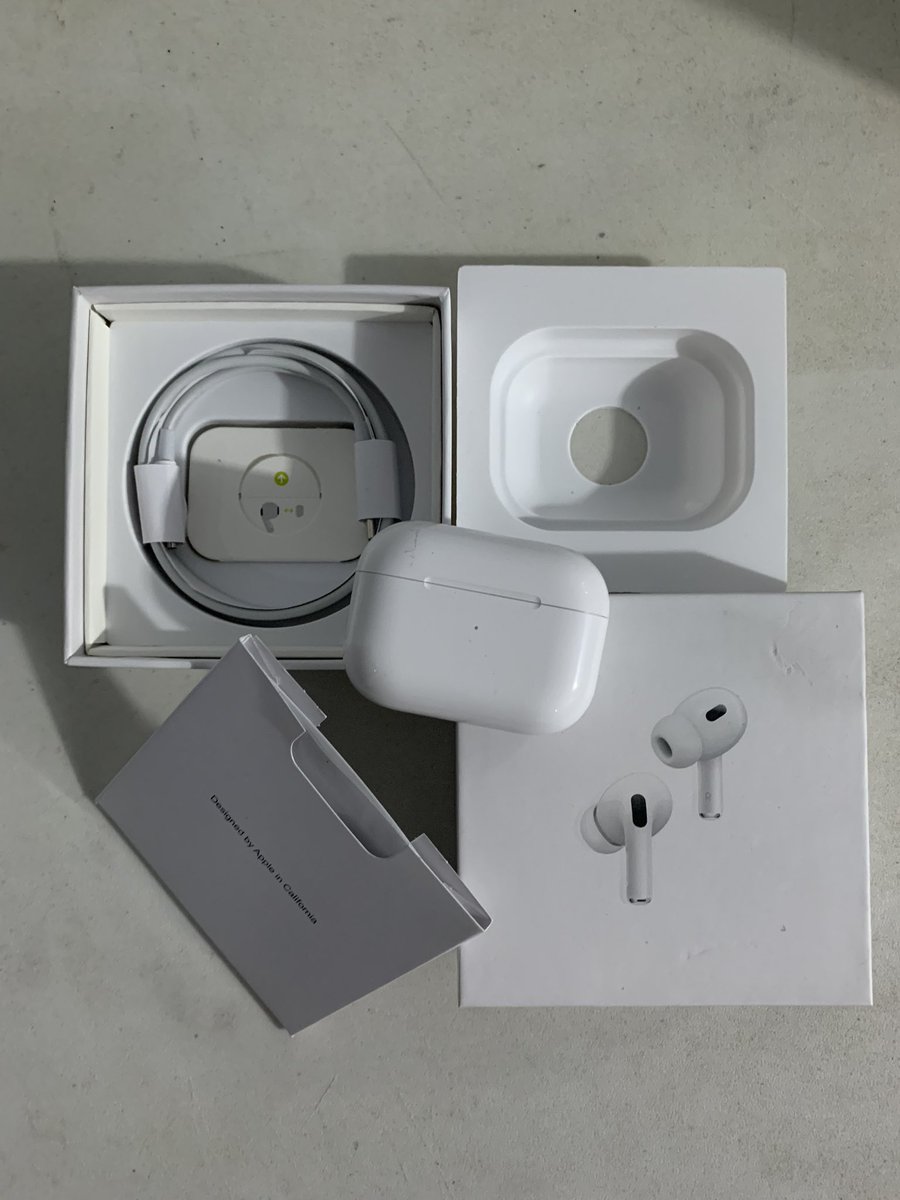 Flaaaff's tweet photo. WTS! Dijual BU Airpods Pro Gen 2 Second iBox. 

Kelengkapan fullset, kondisi mulus, garansi msh on smpe april 2025, invoice ada, eartips cadangan msh lengkap. Alasan jual krn ada 2, jarang dipakai

Bisa rekber atau COD daerah Bandung Kota (prefer cod biar bisa lgsg cek ditempat) https://t.co/rssotWJ0HH