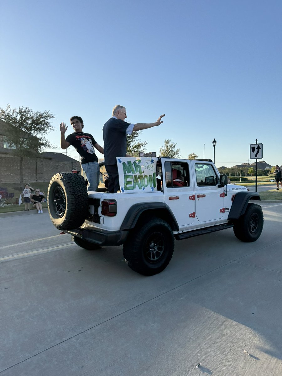 🦅Our Honorary guest Mr. Eaton participated in our HOCO parade and was accompanied by our Student Body President Ace Calvillo. #WeAreVR