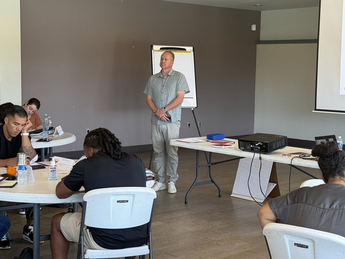 bluecourage's tweet photo. Michael facilitated today as David Covey taught a session on Trapologist at Work: Outsmarting the 7 Modern Day Traps for SFPD’s Cohort 6 of the Blue Courage Leadership Development Institute. A truly inspiring day for all!! #bluecourage #davidcovey #TRAPOLOGY #TrapTales #sfpdldi #purpleresolve #LEleadershipdevelopment
