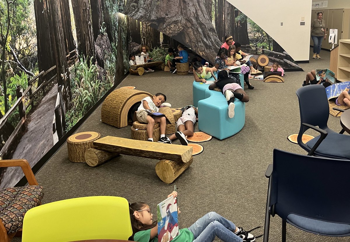 Look at how cozy Ms. Crutcher’s class looked reading their books today! I love this space in our library 📚 <a href="/HumbleISD_OE/">Oaks Elementary</a>