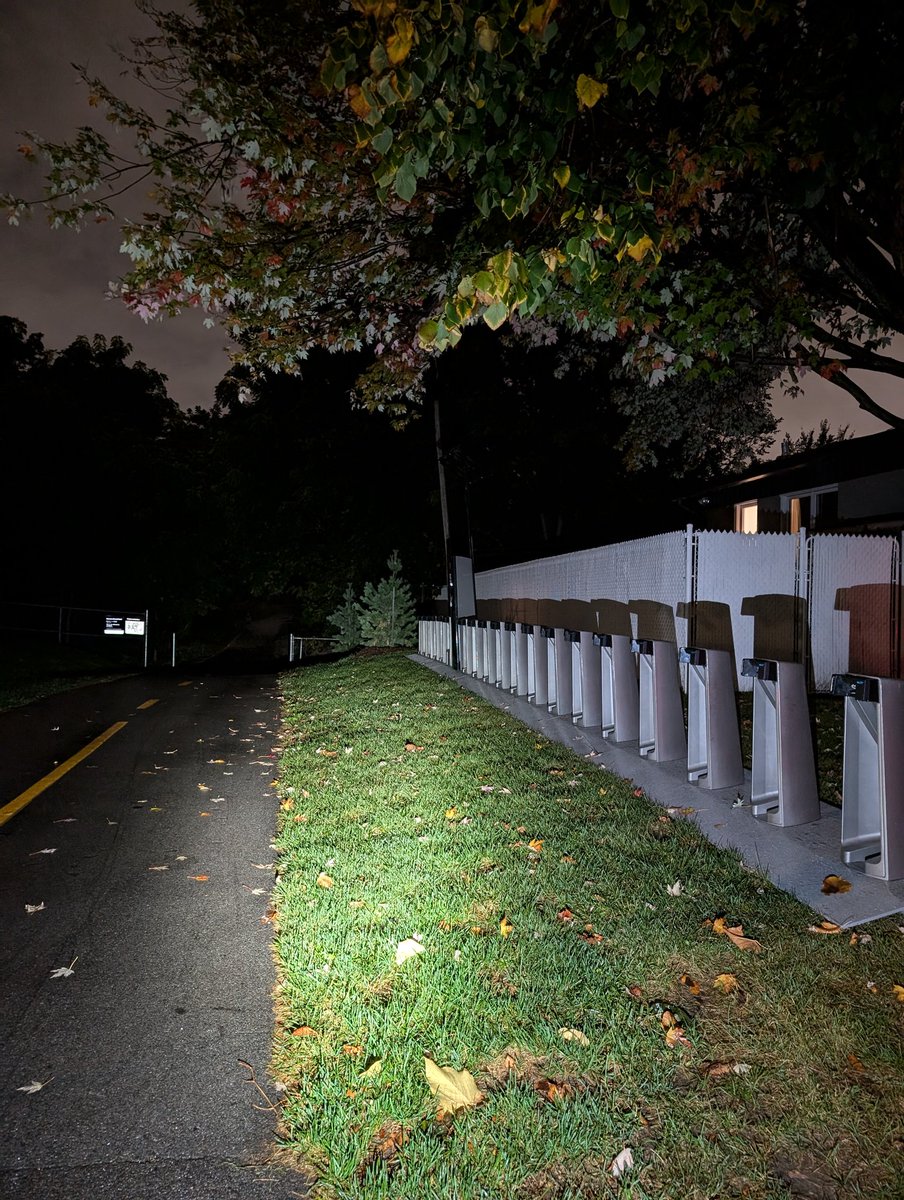 Ju_desaulniers's tweet photo. Ça bouge (encore) beaucoup en septembre et octobre à Laval ! 👀😬
#mobilitéactive #transportactif #BIXImtl https://t.co/QBAGGeJloh