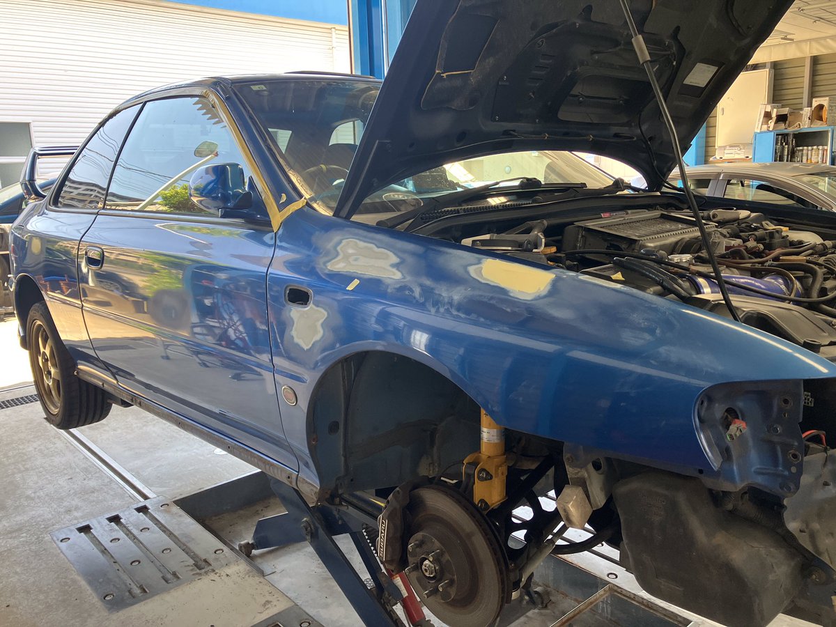 crossloadkoyama's tweet photo. 🚙GC8オールペン作業start❣️
部品を外し、下地処理をしています🛠️
作業前の写真は前投稿をCheck📸👀❗️
#gc8impreza #subaru #subaruimpreza #subarugc8 #自動車整備工場 #横浜市鶴見区駒岡 #スバル #クロスロード小山 #板金塗装 #BP #オールペン #車検整備 #インプレッサ #インプレッサgc8 https://t.co/w91OkdYmKD